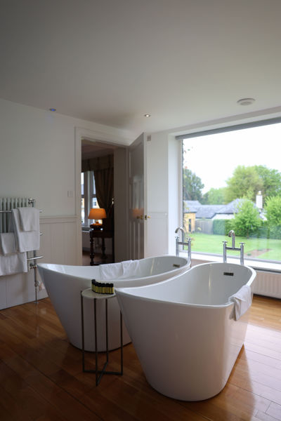 Dunraven Arms Luxury Bath Suite